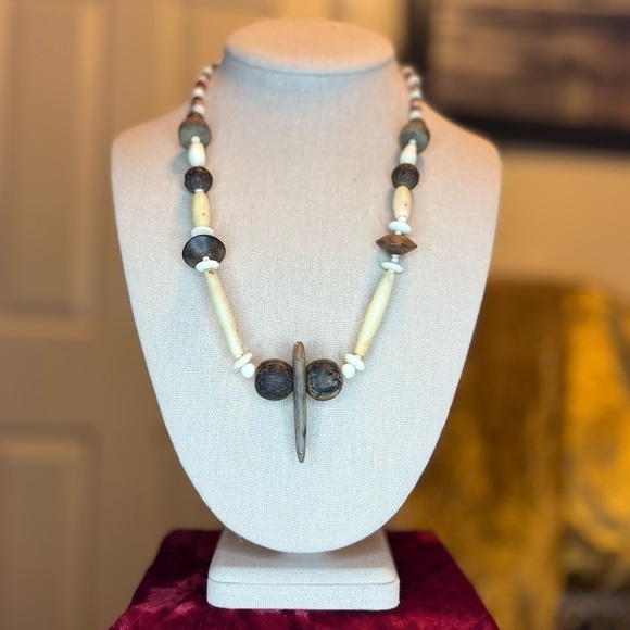 𝅺HIPPIE Wood Necklace - Picture 1 of 4